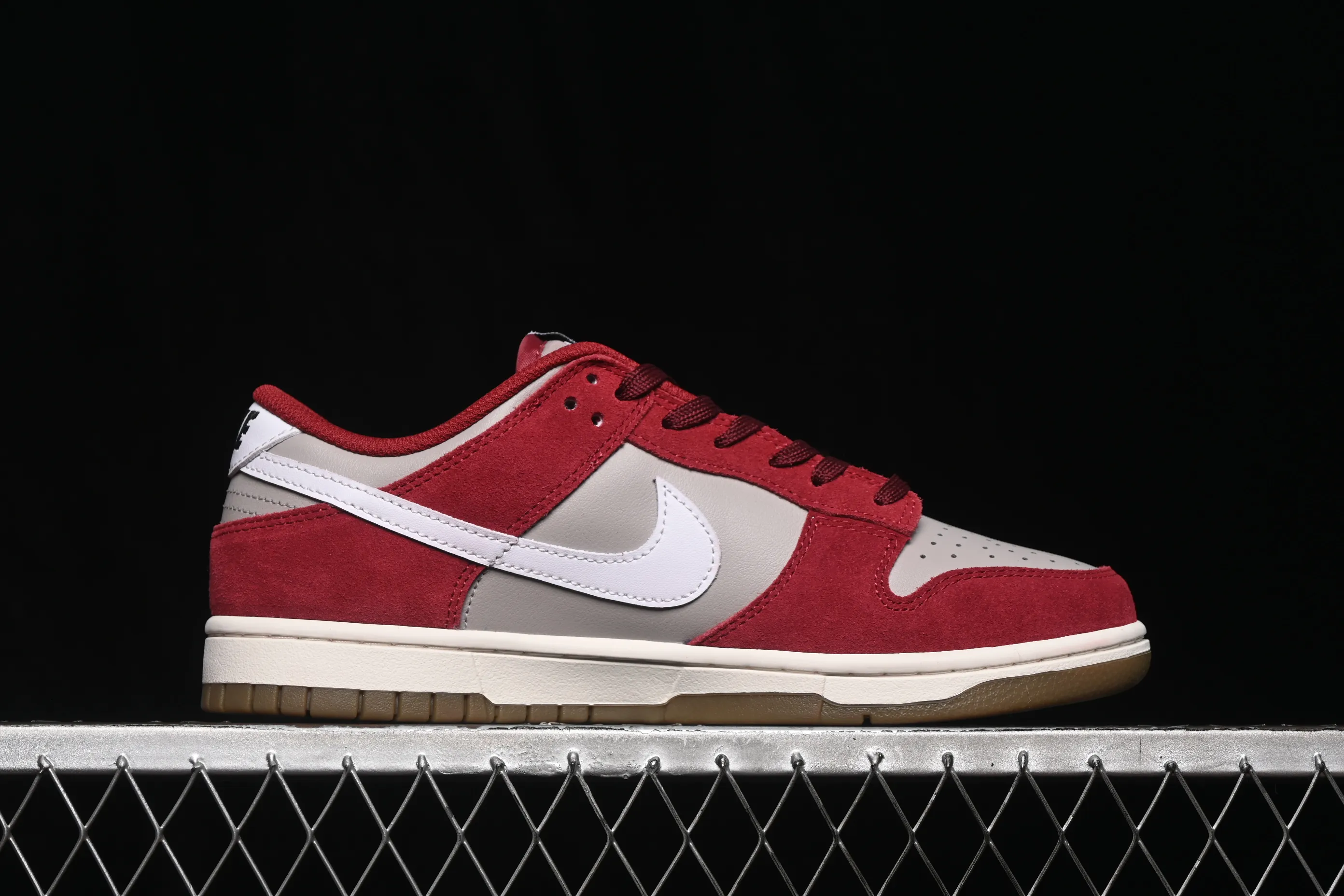All categories Nk SB Dunk Series Nk SB Dunk Low High-end customized low-top sneakers Nike SB Dunk Low white and red low-top casual sneakers IB6399-004